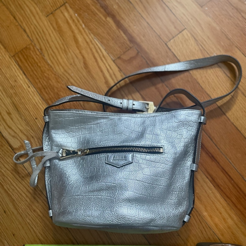 Metallic Silver Crossbody Bag with Adjustable Strap and Textured Finish - Aimee - Picture 2 of 2
